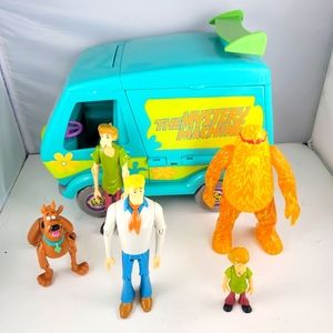 Scooby Doo The Mystery Machine Van with Figures. Shaggy, 10,000 volt ghost +More